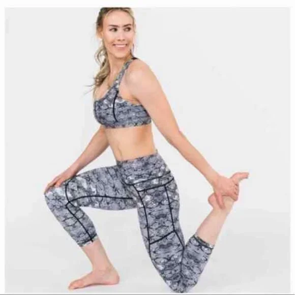 NEW Zyia Active Cobra Metallic Cropped Light N Tight Leggings Size 8-10 - Picture 8 of 8